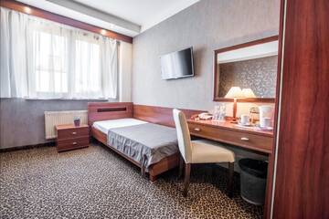 Фото номера Стандартный трехместный номер Отель Hotel Diament Vacanza Katowice - Siemianowice г. Семяновице-Слёнске 4